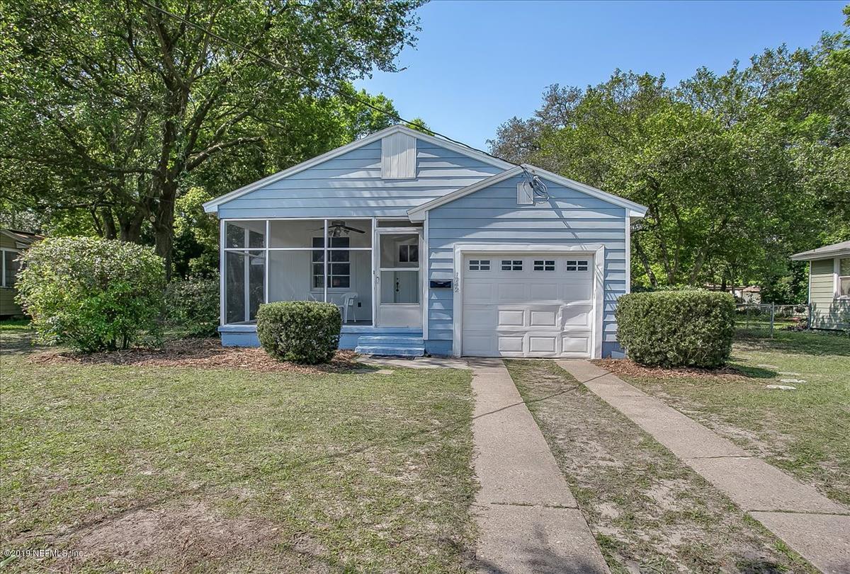 1742 Planters Road Jacksonville, FL 32207 - Photo 2 of 18 a front view of a house with a garden