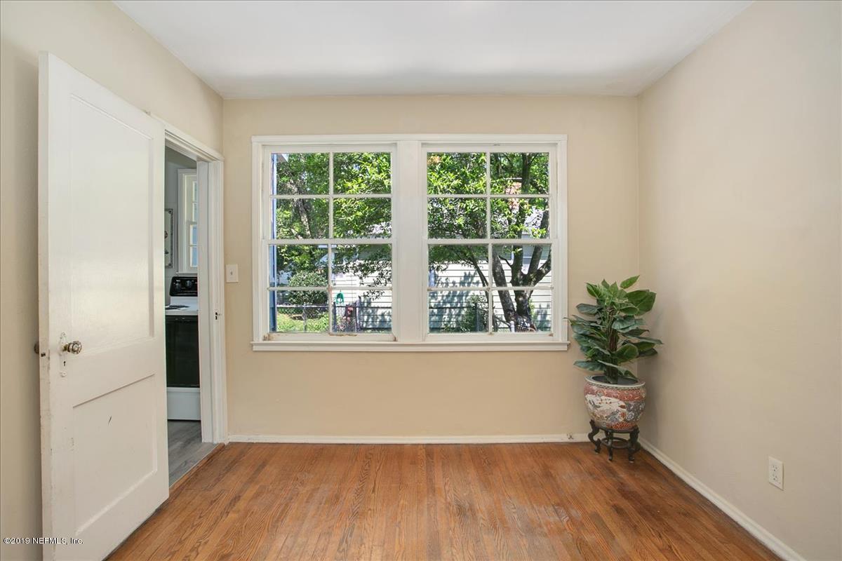 1742 Planters Road Jacksonville, FL 32207 - Photo 6 of 18 an empty room with wooden floor and a window