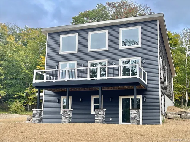 a house view with a outdoor space