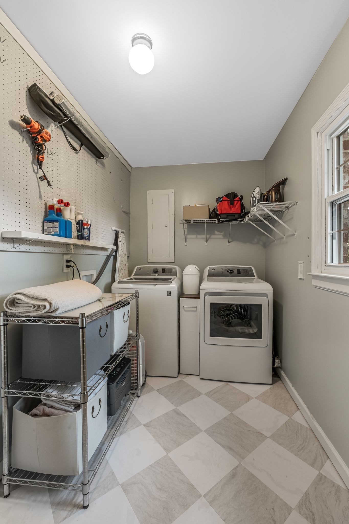 1220 Davidson Road Nashville, TN 37205 - Photo 27 of 33 Large laundry room off the bonus room with door leading onto deck for easy entrance from back yard