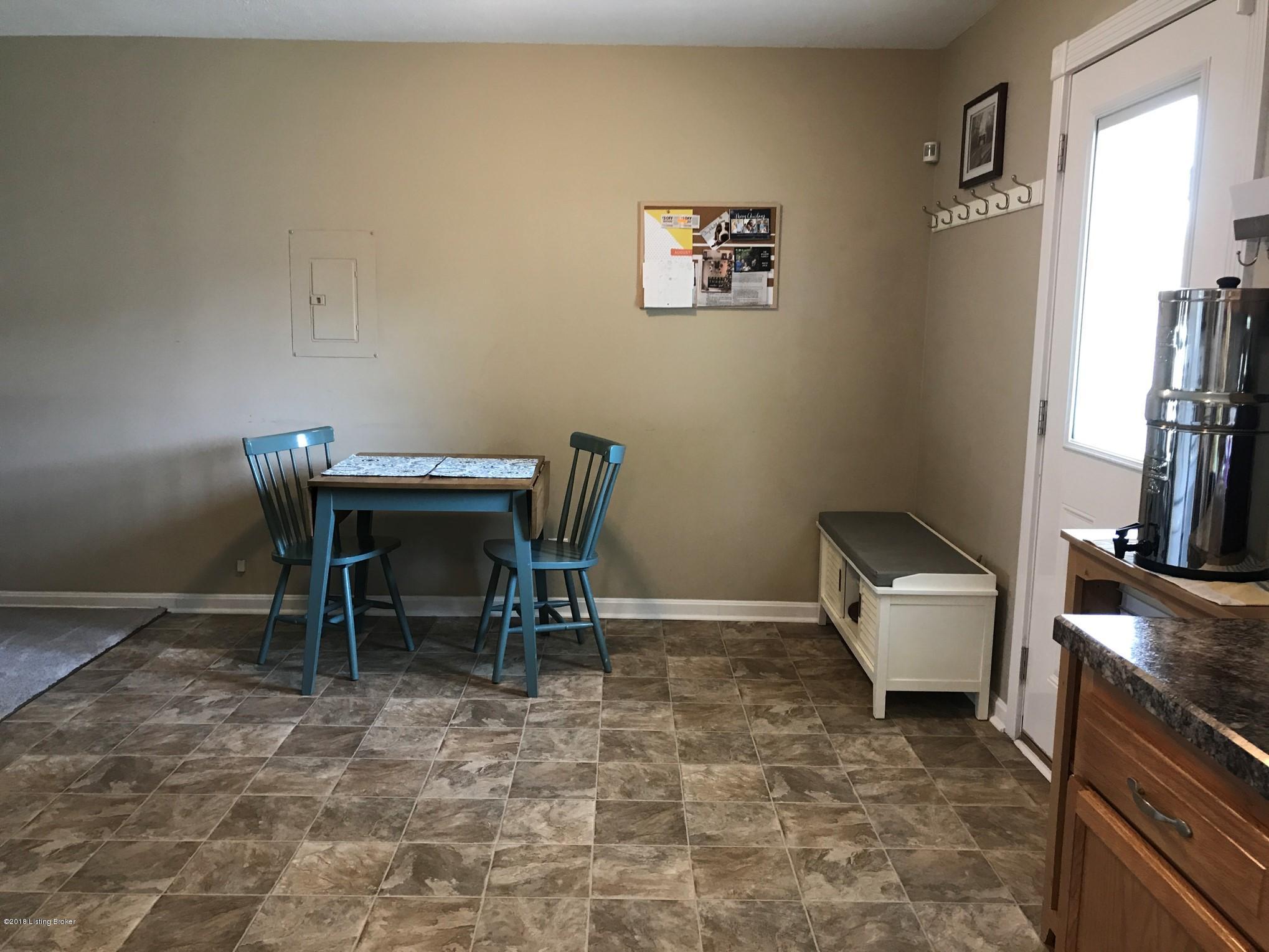 195 Meadowood Road Louisville, KY 40229 - Photo 7 of 28 image