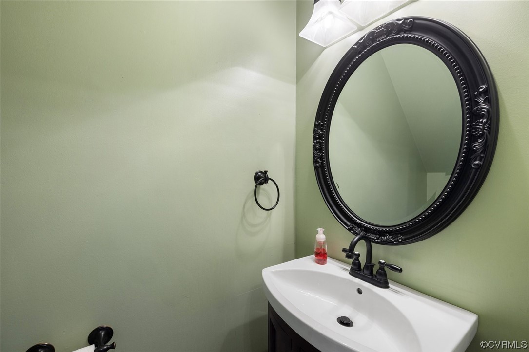 13809 Shadow Ridge Road Midlothian, VA 23112 - Photo 17 of 36 a bathroom with a sink and a mirror