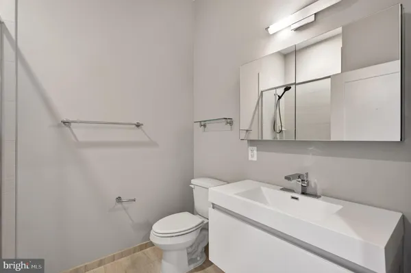$2,000 | 989 South Buchanan Street, Unit 416, Arlington, VA 22204