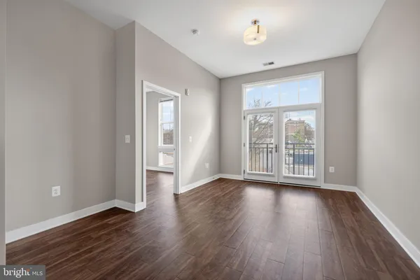$2,000 | 989 South Buchanan Street, Unit 416, Arlington, VA 22204