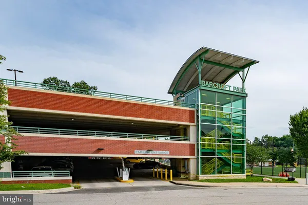 $1,900 | 989 South Buchanan Street, Unit 416, Arlington, VA 22204