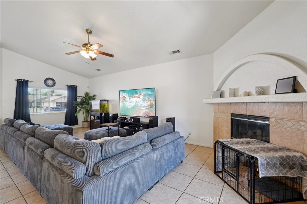 16657 Country Ranch Court Victorville, CA 92395 - Photo 5 of 28