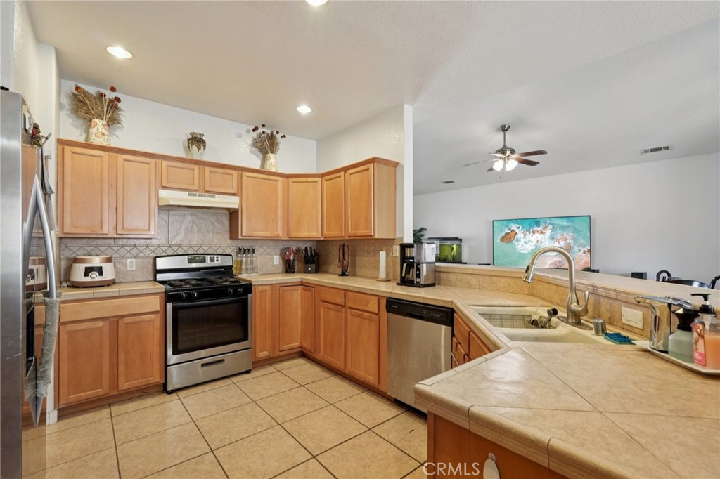 16657 Country Ranch Court Victorville, CA 92395 - Photo 9 of 28
