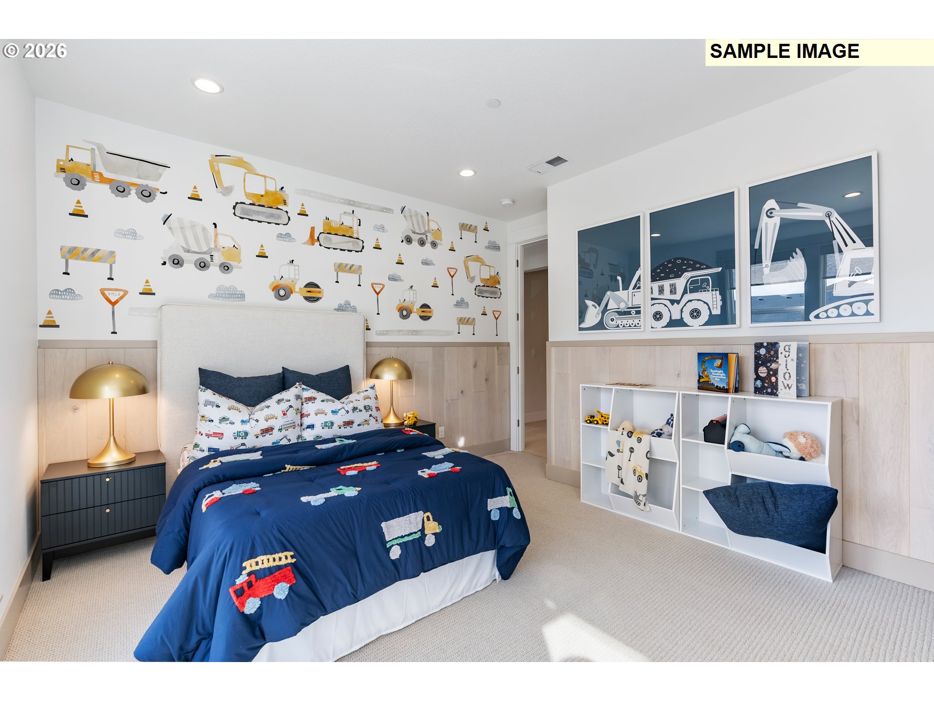 1509 South Creekview Place, Unit L6 Ridgefield, WA 98642 - Photo 32 of 44 a bedroom with a bed and cabinets