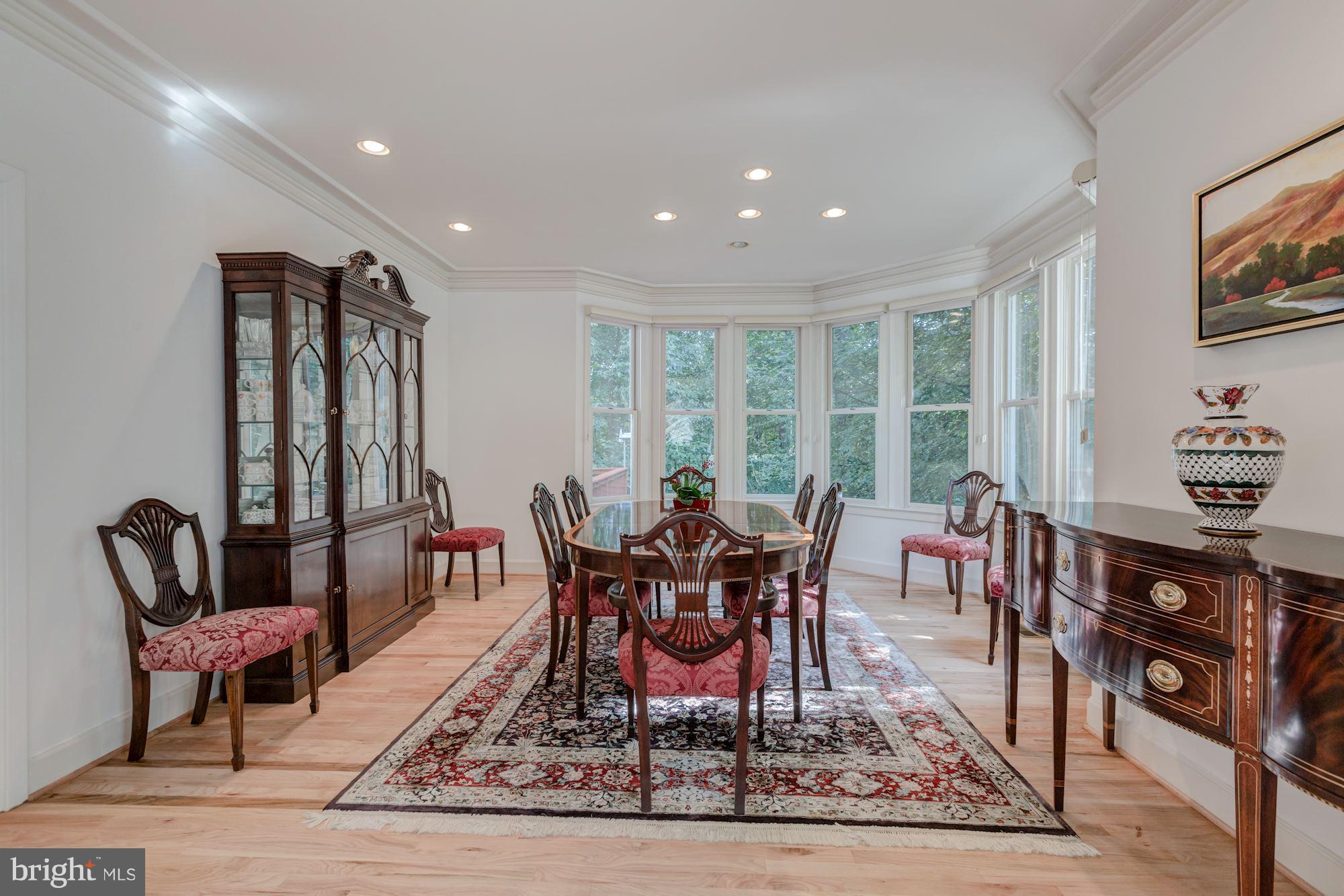 6900 Rannoch Road Bethesda, MD 20817 - Photo 6 of 23 Living Room