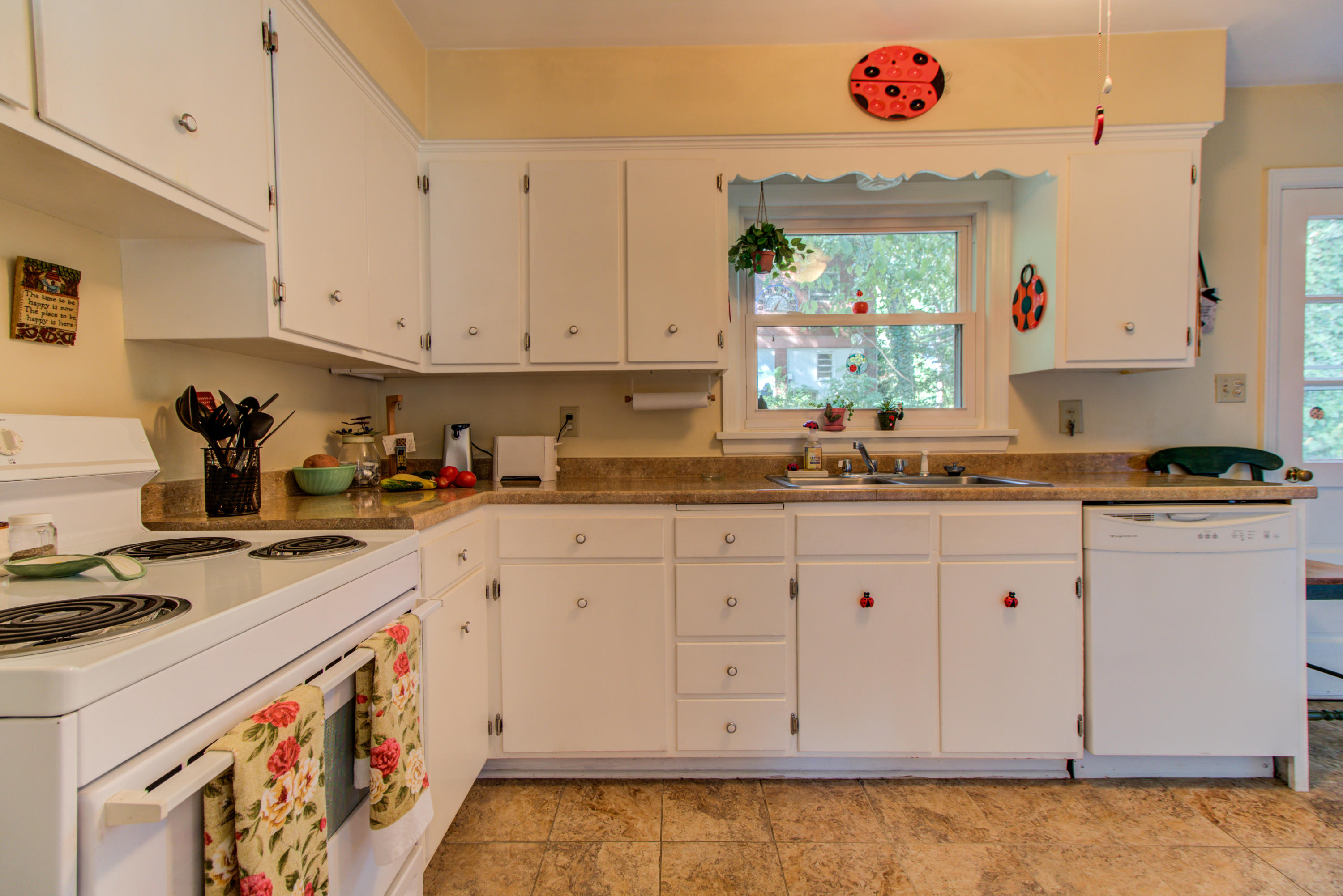 2621 Spring Road Southwest Roanoke, VA 24015 - Photo 8 of 27 _MG_6204_5_6_7_8