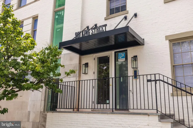 $2,800 | 901 King Street, Unit 401, Alexandria, VA 22314