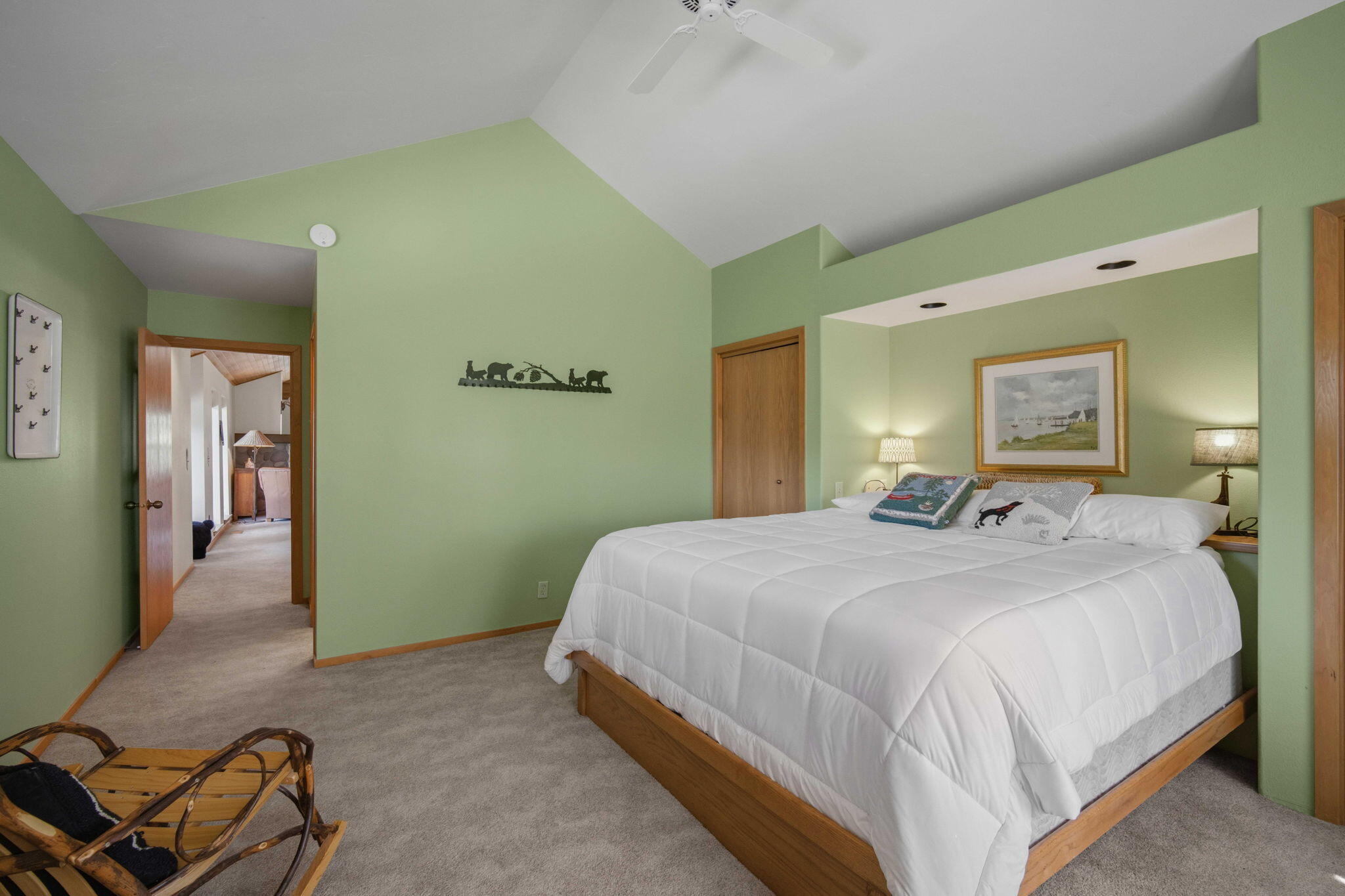 17682 Bittern Lane, Unit 31 Sunriver, OR 97707 - Photo 29 of 44 a bedroom with a bed and dresser