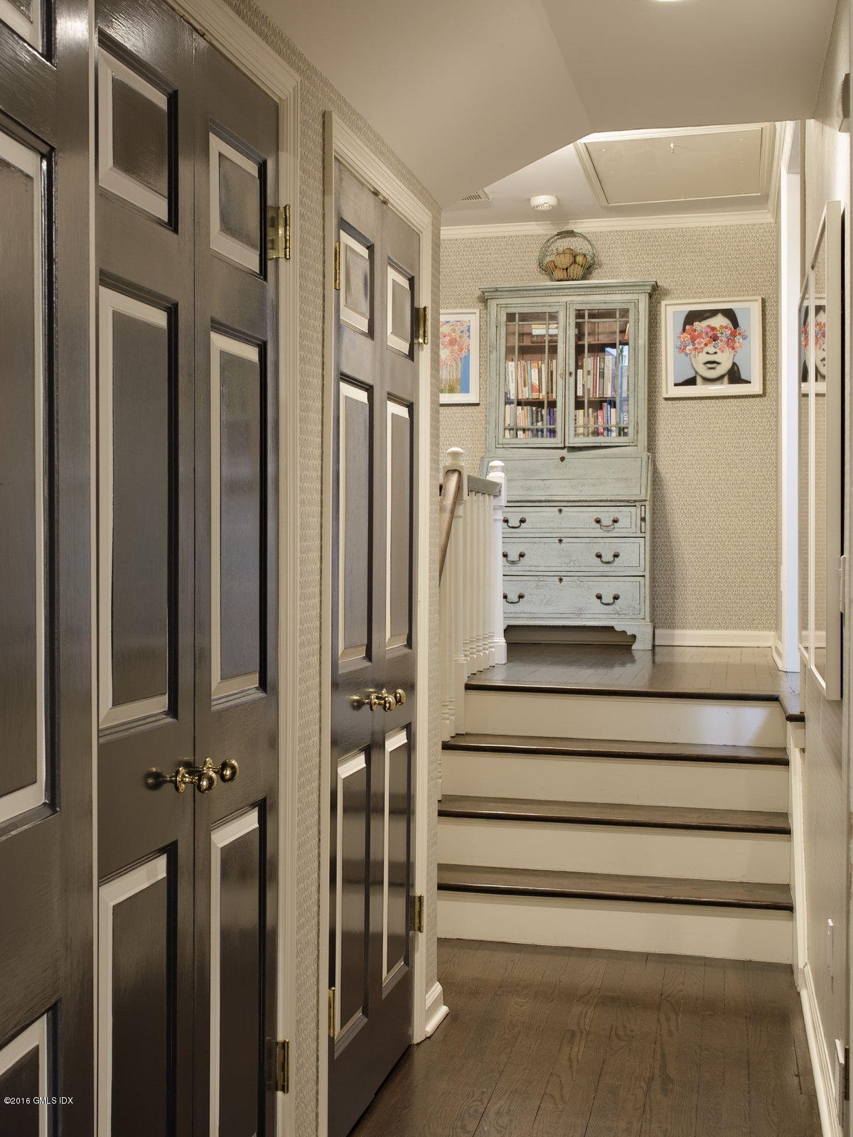 25 Leeward Lane Riverside, CT 06878 - Photo 17 of 19 a view of a hallway with closet