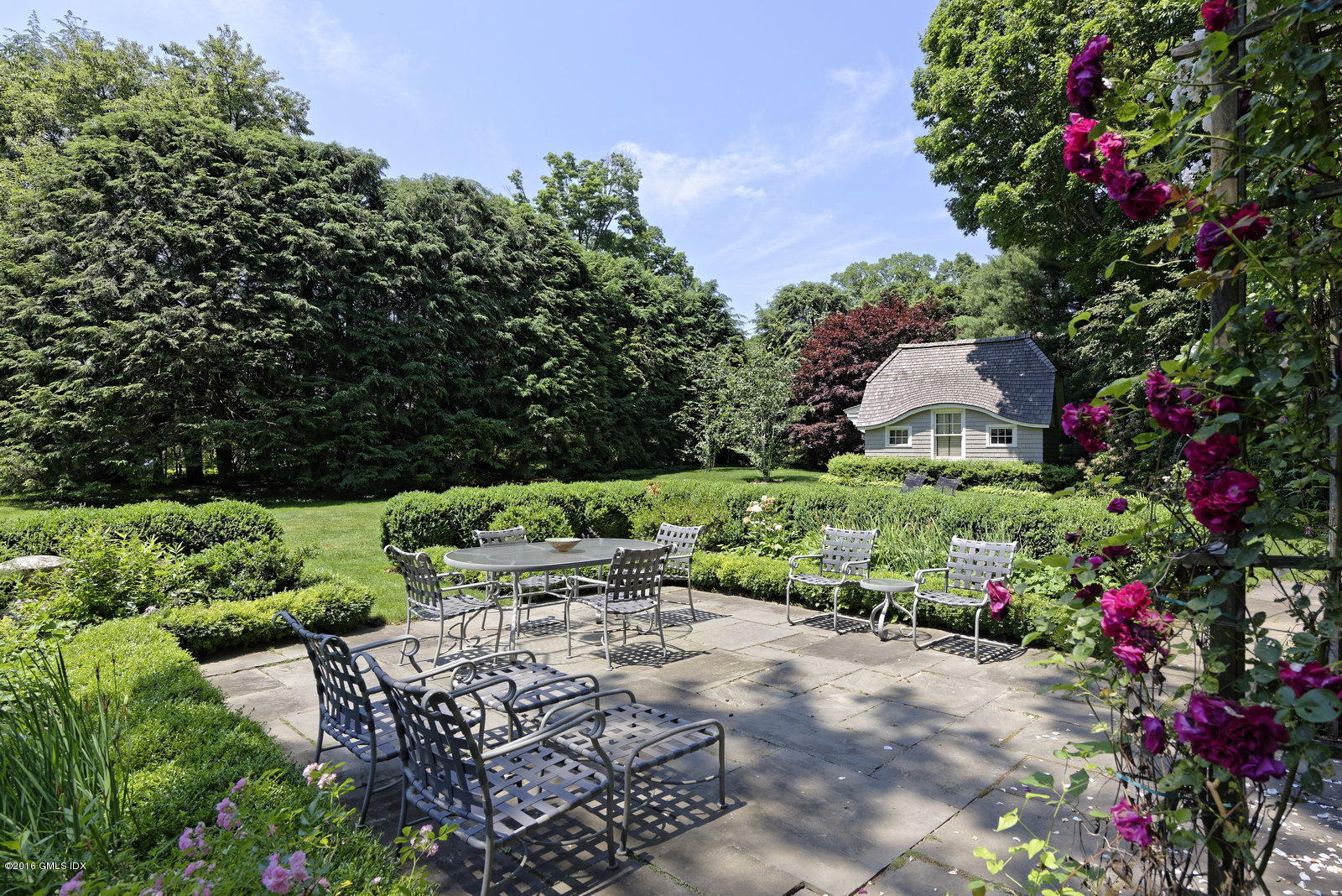 25 Leeward Lane Riverside, CT 06878 - Photo 3 of 19 a view of a garden with flowers and flowers
