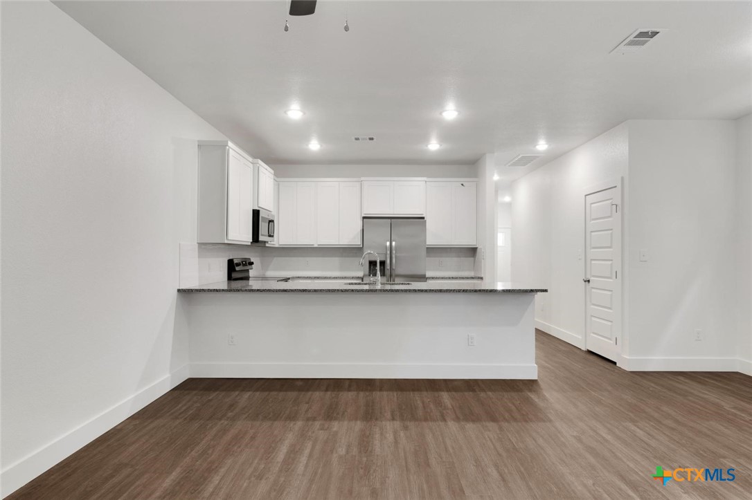 1924 Royal Loop Belton, TX 76513 - Photo 4 of 15 a view of kitchen with wooden floor and electronic appliances
