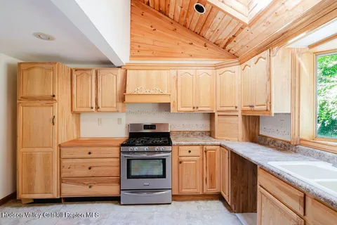 $995,000 | 17 Memory Lane, Hillsdale, NY 12529