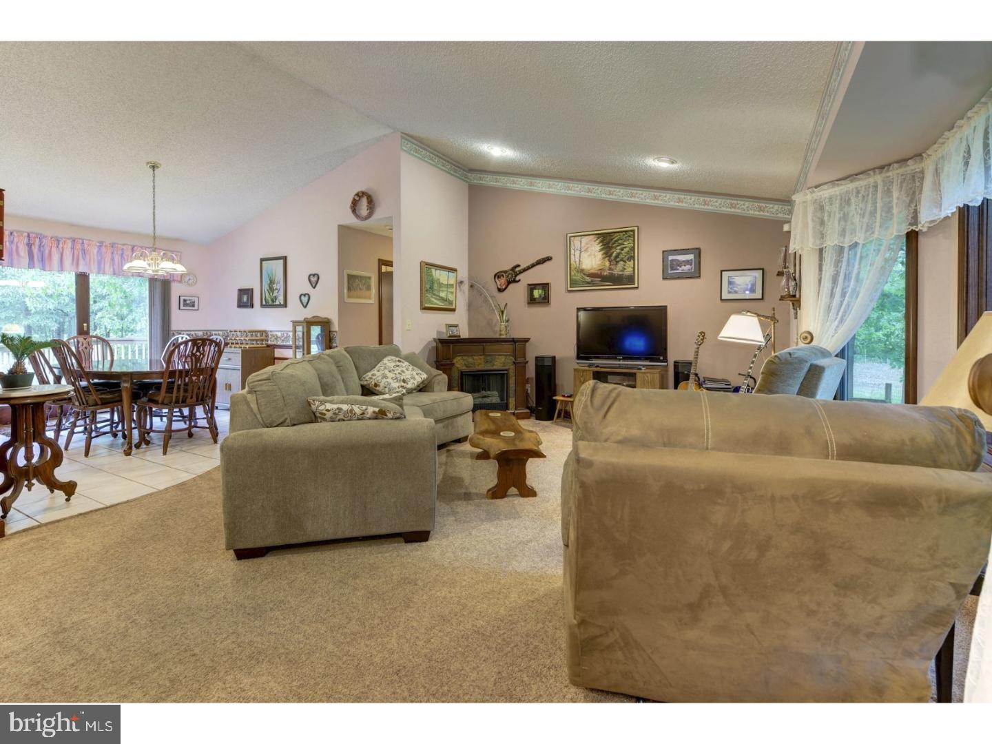 458 South Main Road Vineland, NJ 08360 - Photo 3 of 25 Living Room
