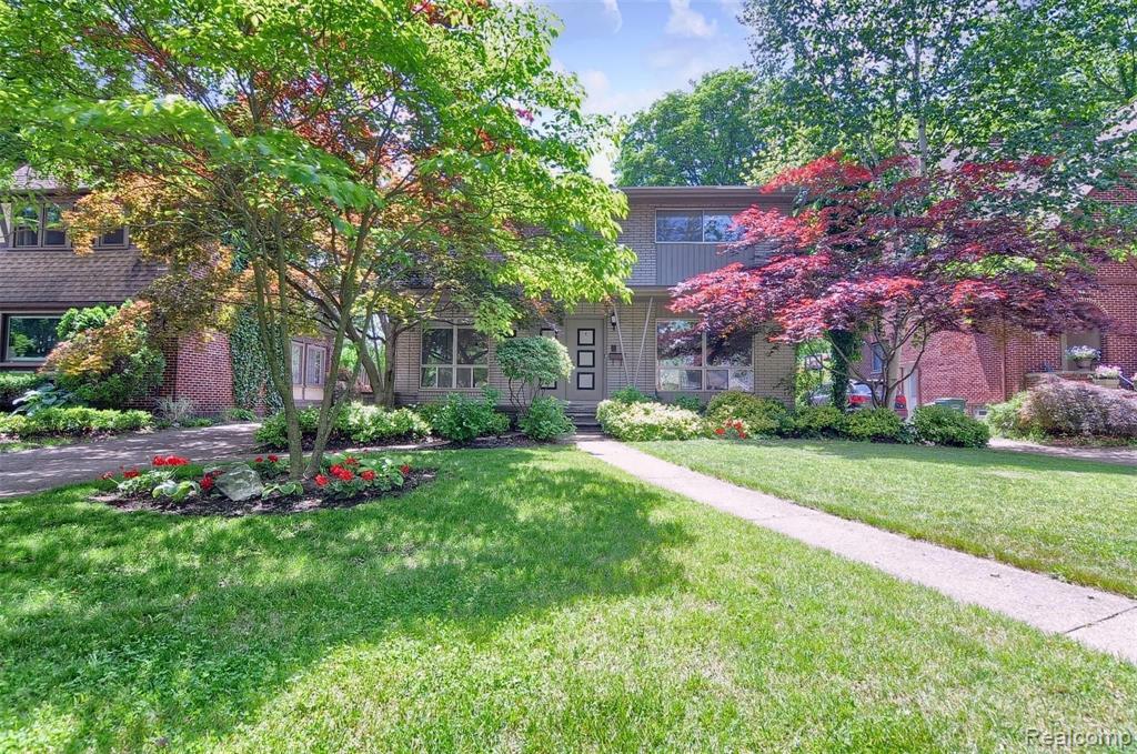 26117 York Road Huntington Woods, MI 48070 - Photo 3 of 32