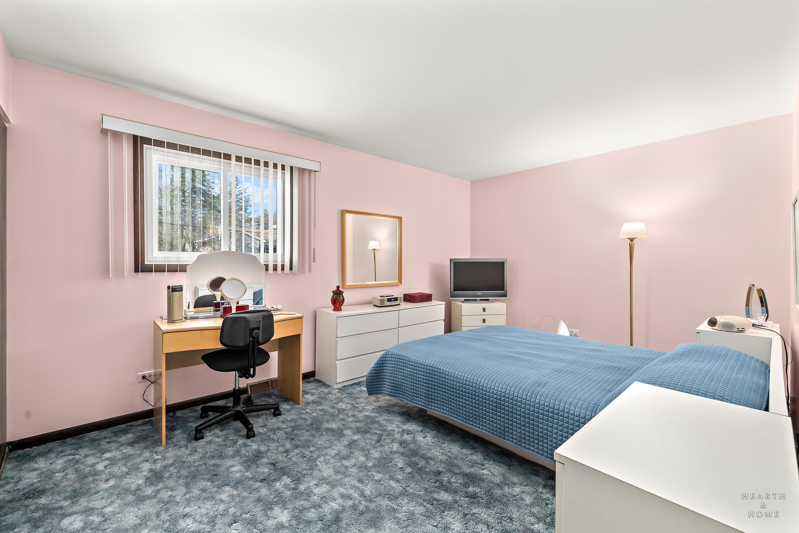 404 Lucille Avenue Fox River Grove, IL 60021 - Photo 15 of 36 a bedroom with a bed and a table