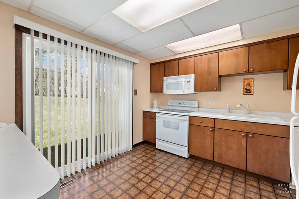 $349,900 | 404 Lucille Avenue, Fox River Grove, IL 60021