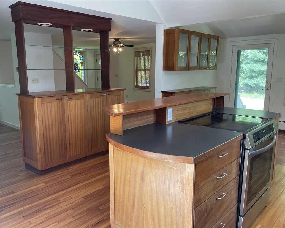 254 Spring Street Northampton, MA 01062 - Photo 5 of 13 Gallery Image 5