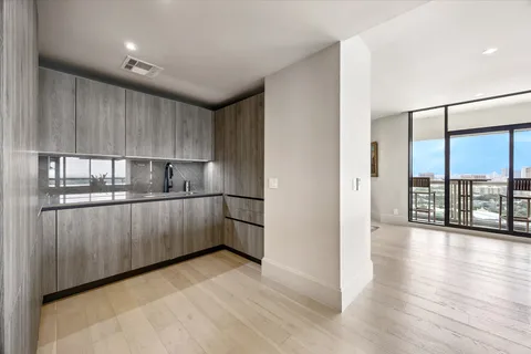 $1,210,000 | 1701 Hermann Drive, Unit 22CE, Houston, TX 77004