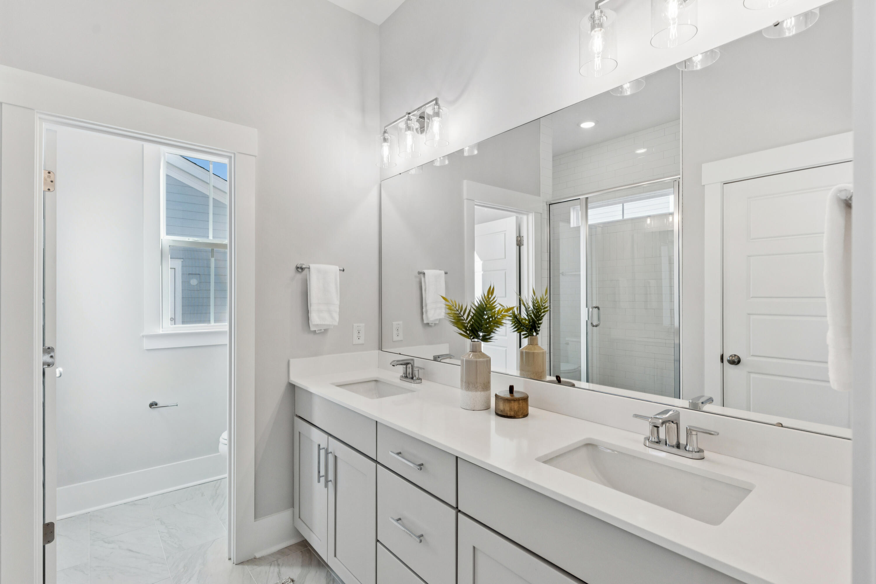 723 Rumbling Leaf Lane Summerville, SC 29486 - Photo 20 of 45 Primary Bathroom