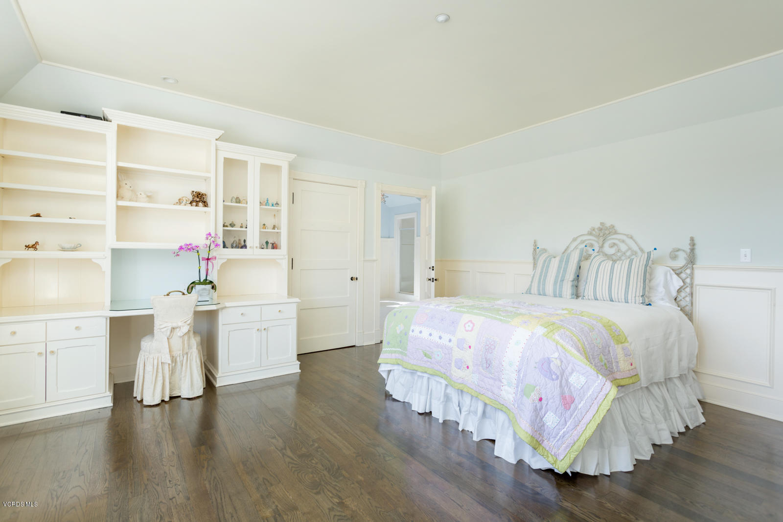 24900 Paseo Del Rancho Road Calabasas, CA 91302 - Photo 28 of 46 a bedroom with a bed and wooden floor