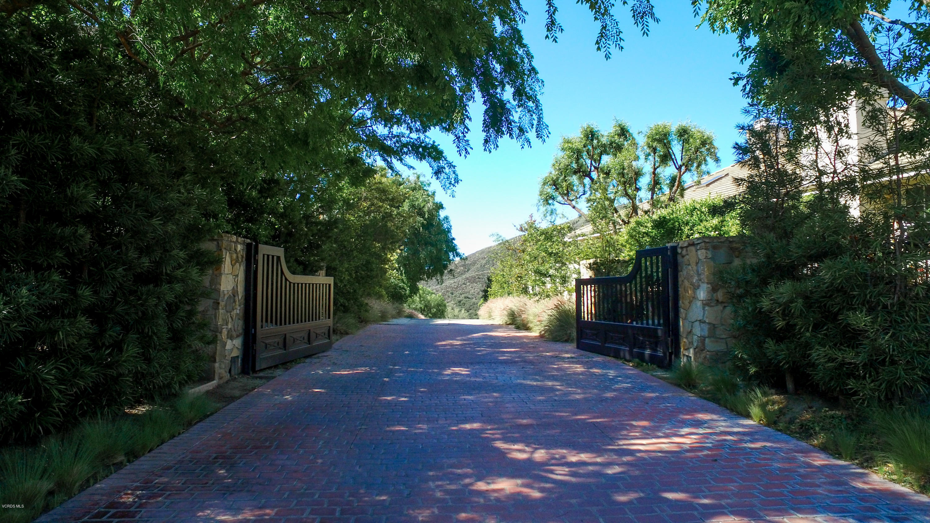 24900 Paseo Del Rancho Road Calabasas, CA 91302 - Photo 7 of 46 a view of an outdoor space with a garden