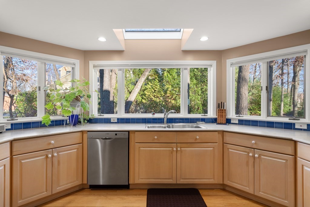 45 Ivy Road Wellesley, MA 02482 - Photo 7 of 25