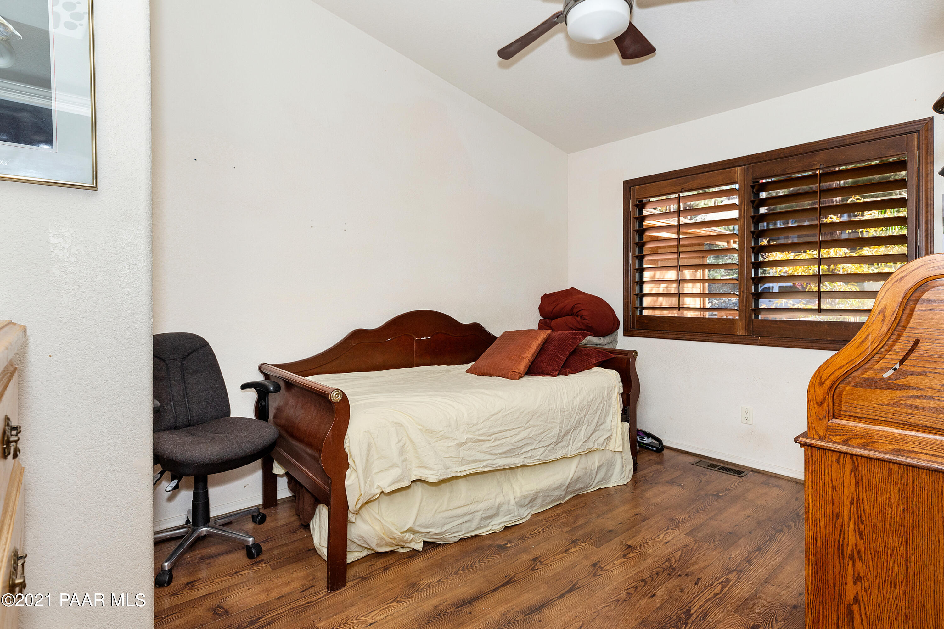 1424 East Valley View Road Prescott, AZ 86303 - Photo 20 of 43 a bedroom with a bed and a window