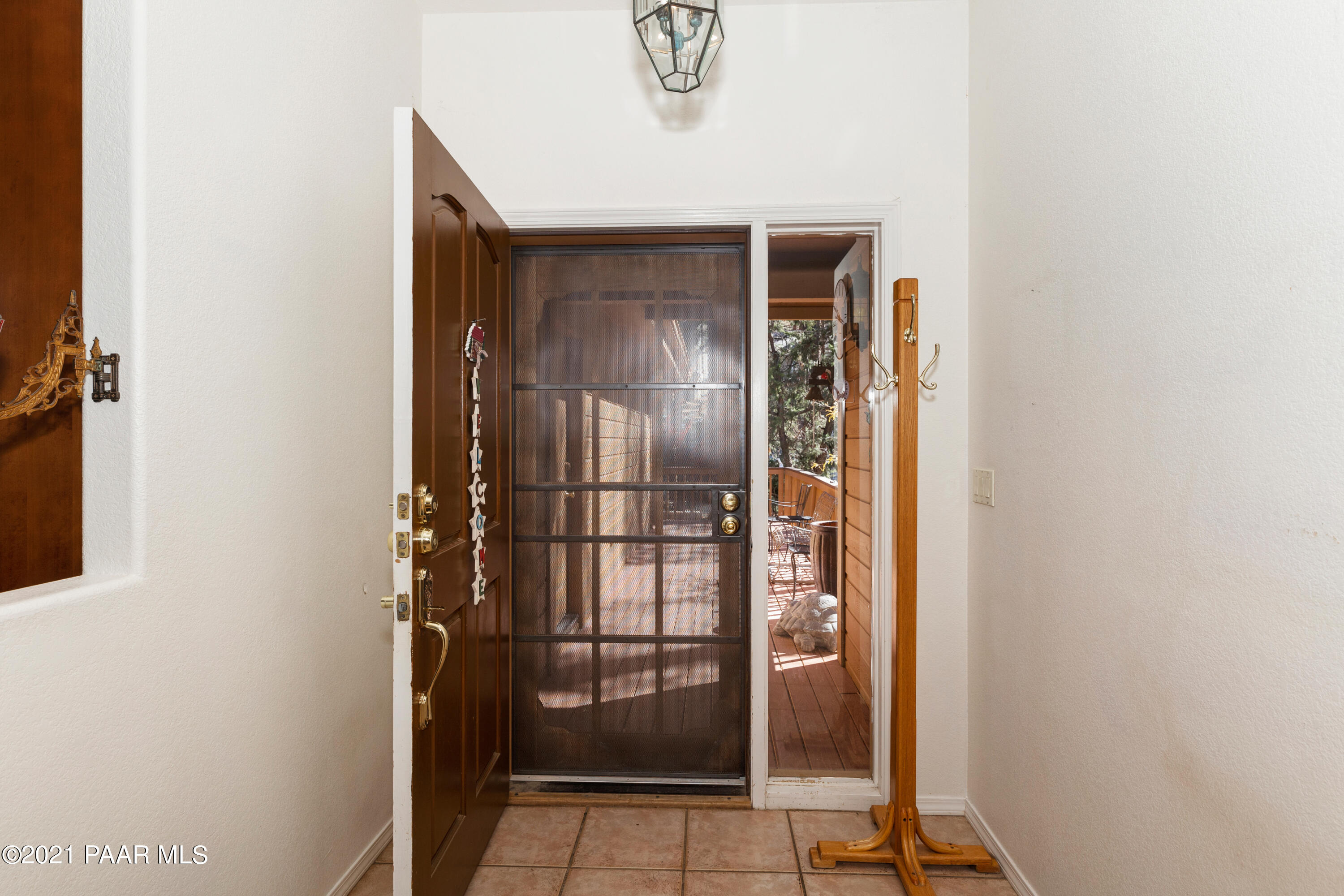 1424 East Valley View Road Prescott, AZ 86303 - Photo 7 of 43 a view of an empty room
