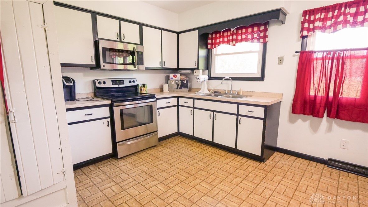 4340 Grange Hall Road Springfield, OH 45504 - Photo 4 of 25