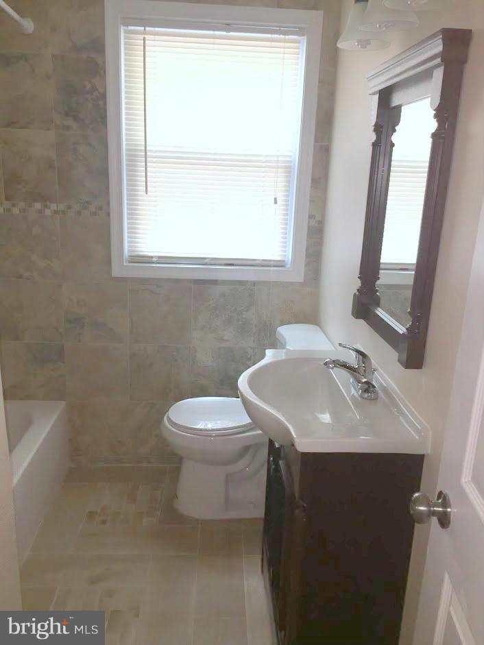 5471 Whitwood Road Baltimore, MD 21206 - Photo 8 of 16 Bath