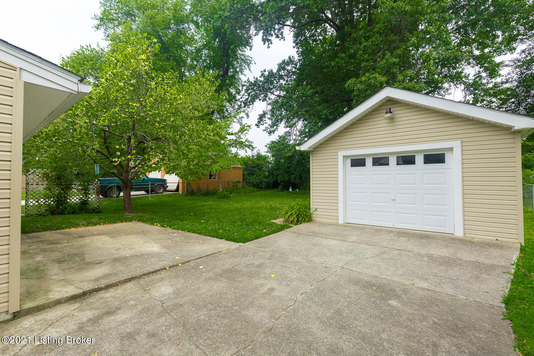 1017 Pitchford Road Louisville, KY 40219 - Photo 39 of 42 1017 Pitchford-40