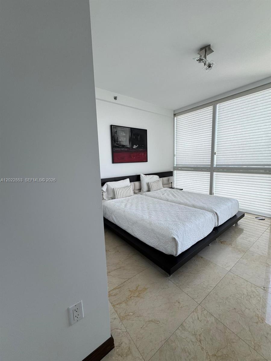 450 Alton Road, Unit 3505 Miami Beach, FL 33139 - Photo 2 of 14