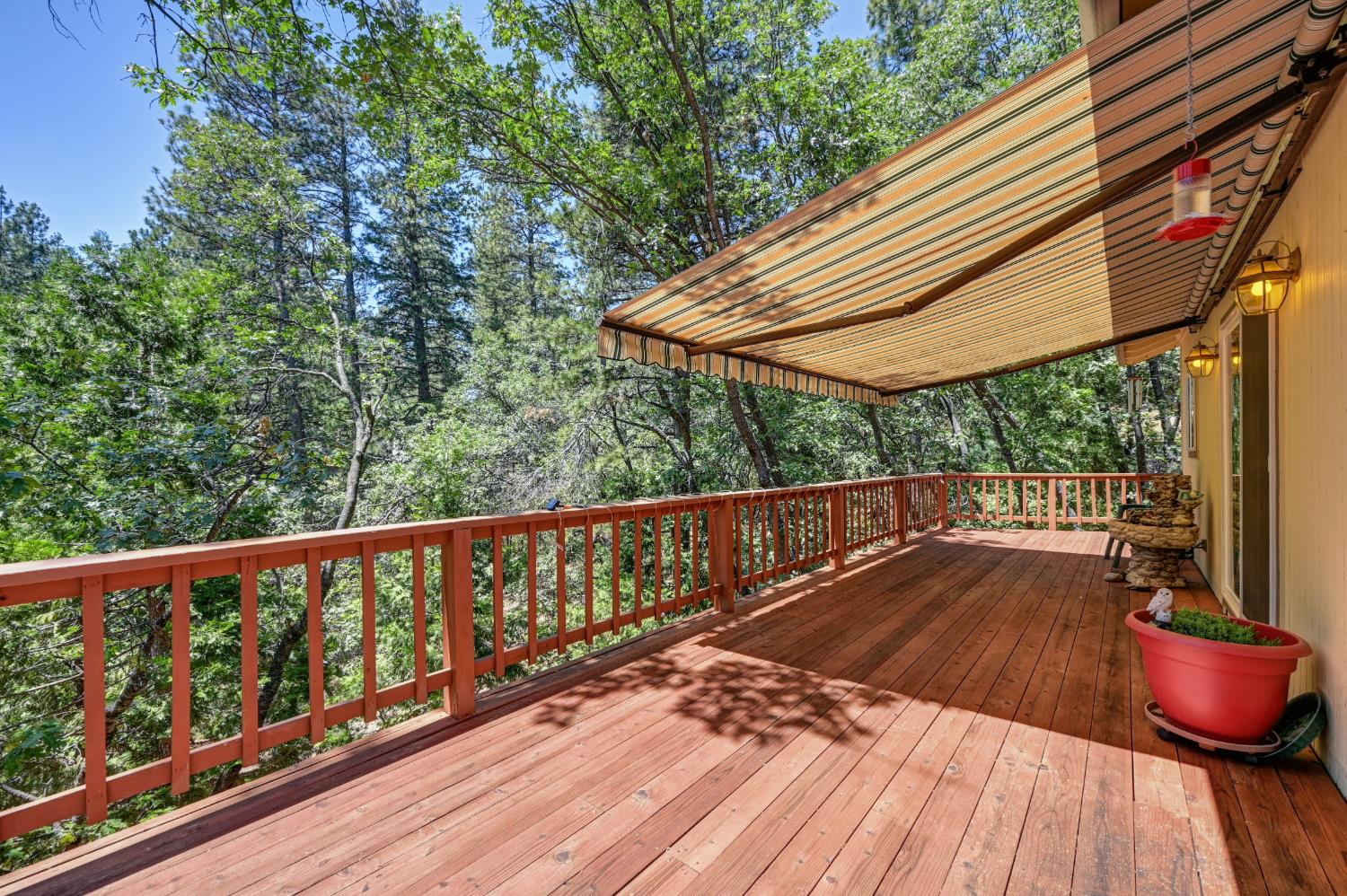 23998 Stable Road Sonora, CA 95370 - Photo 35 of 41 a view of balcony with wooden floor and outdoor seating