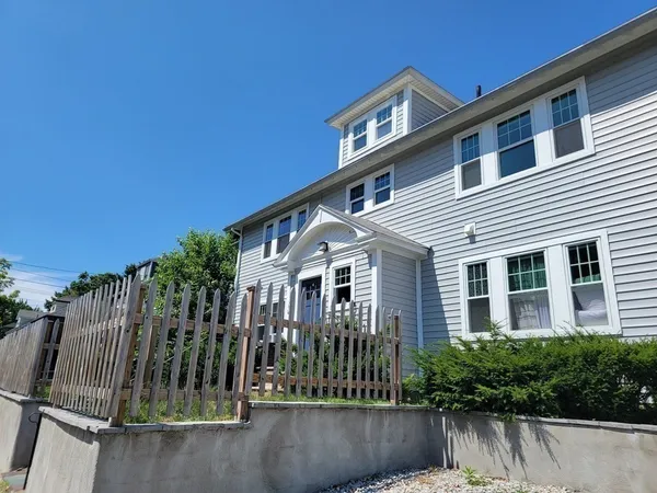 $3,500 | 29 Noble Street, Unit 2, Newton, MA 02465