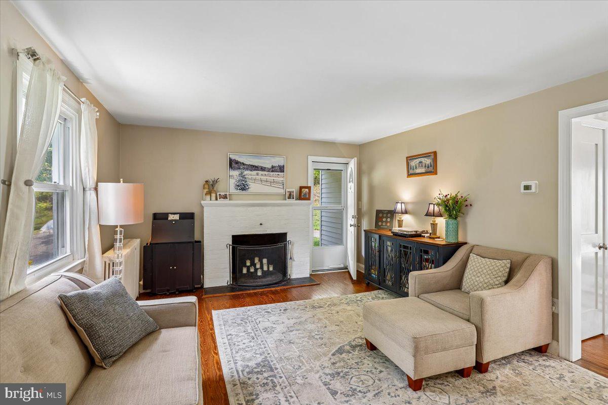 16617 Wesley Chapel Road Monkton, MD 21111 - Photo 7 of 60 Living room