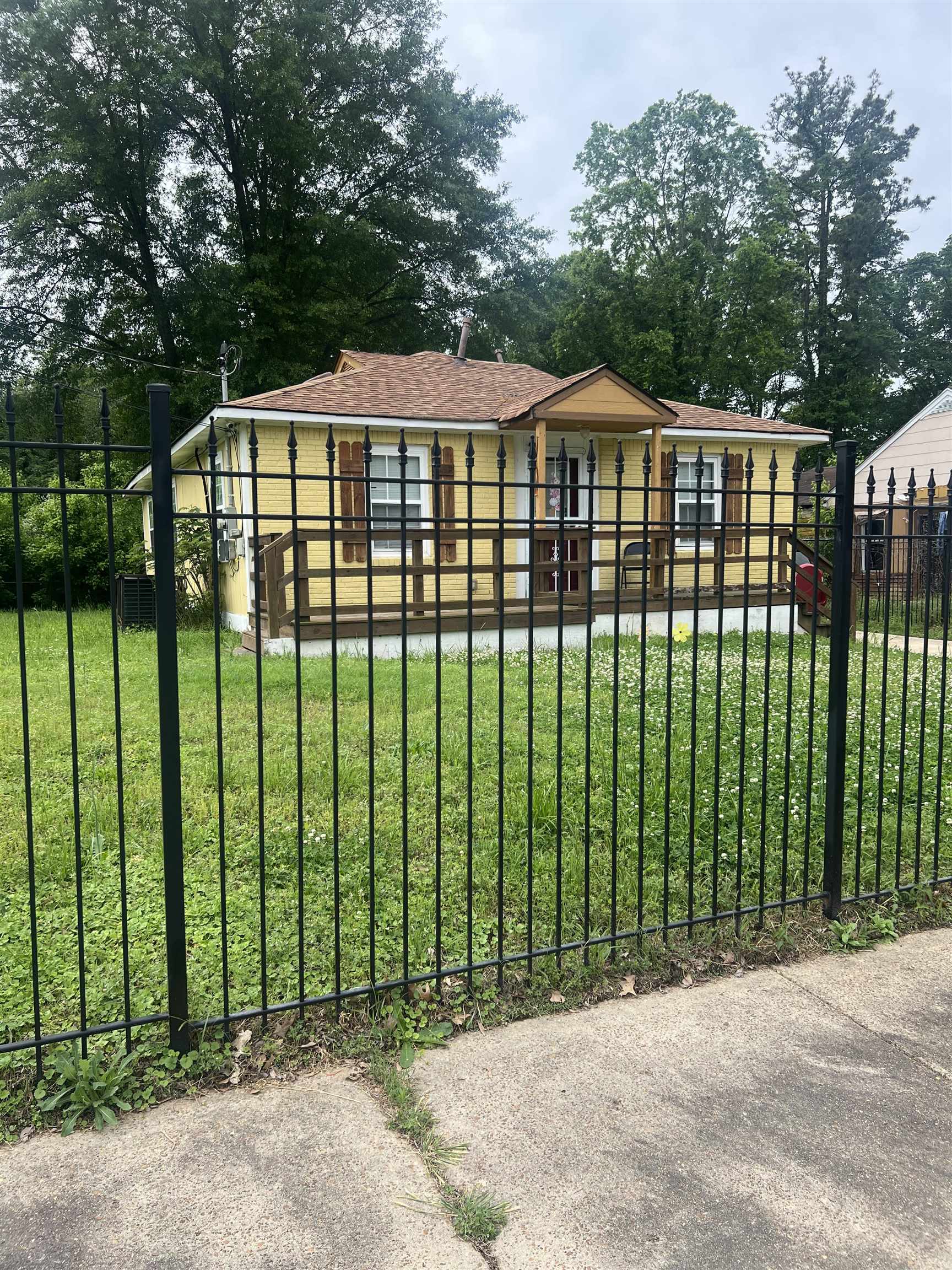 641 King Road Memphis, TN 38109 - Photo 2 of 2 View of gate with a fenced front yard and a yard