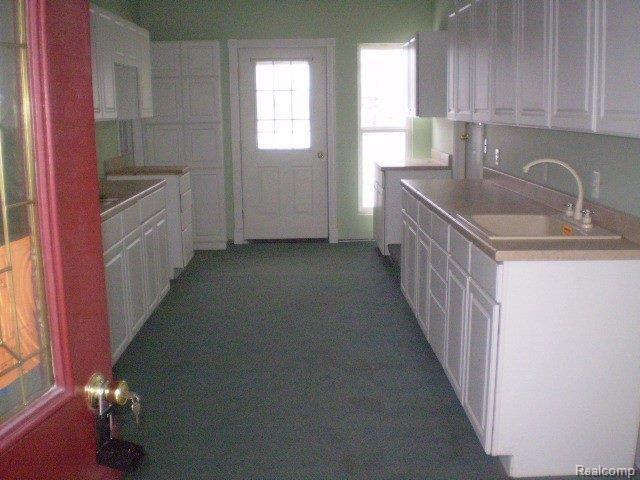 3136 North Oak Road Davison, MI 48423 - Photo 7 of 9 Oak Breezeway.jpg