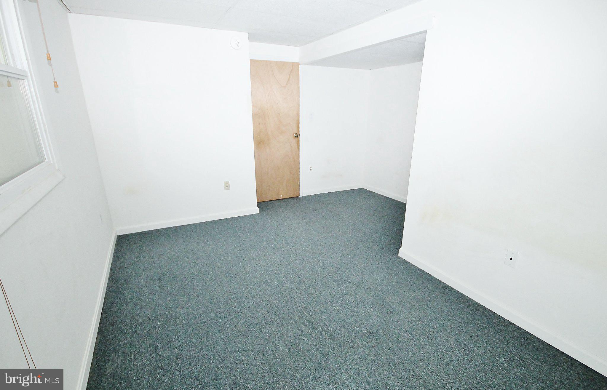 5504 Inverchapel Road Springfield, VA 22151 - Photo 39 of 51 Versatile space ready for your vision.