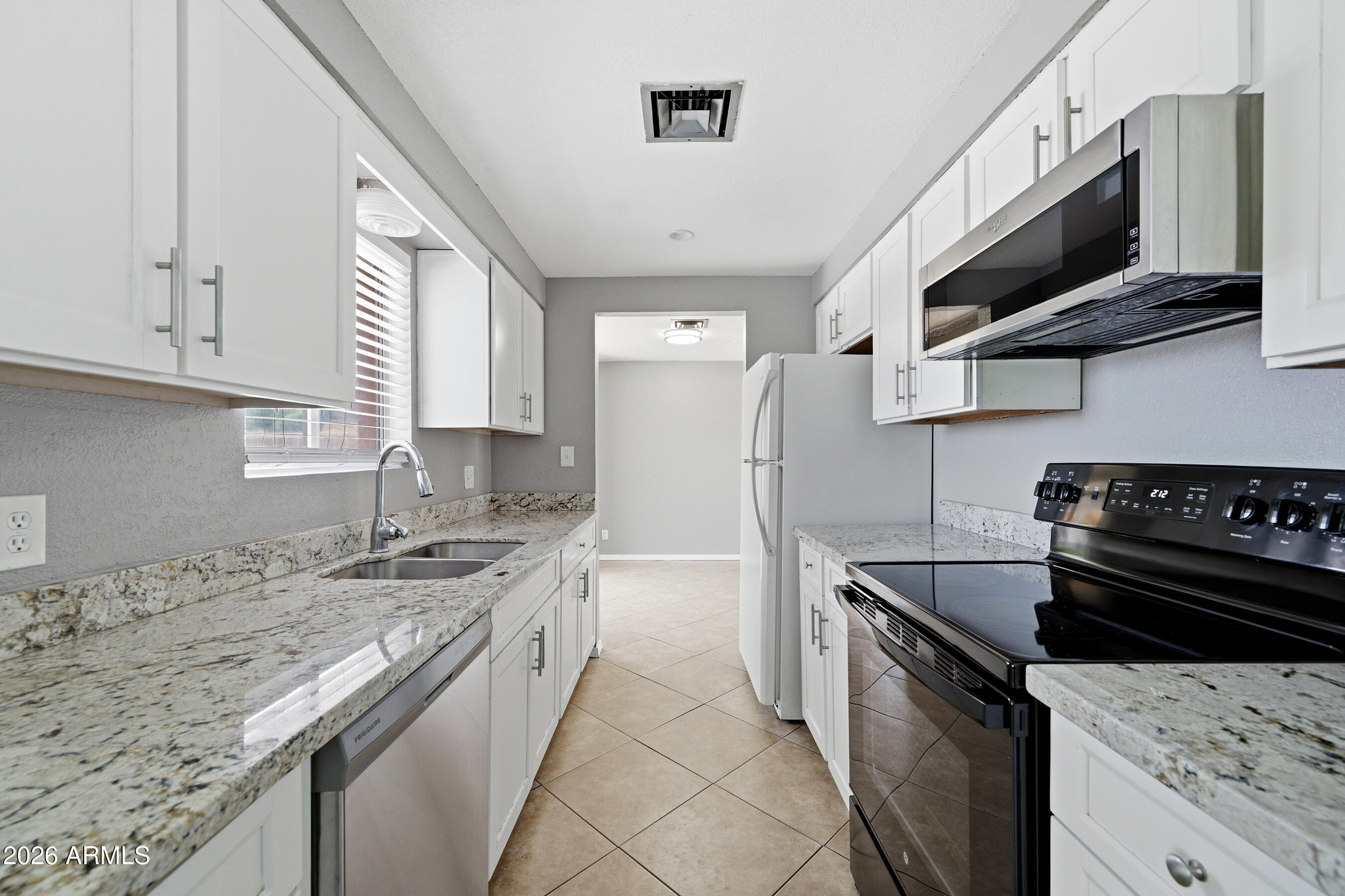 3737 West Griswold Road Phoenix, AZ 85051 - Photo 12 of 27 12-3737WGA-ocupix-