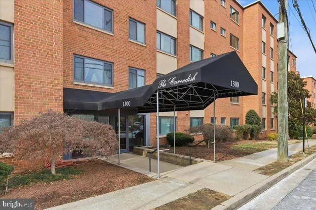 $2,200 | 1300 South Arlington Ridge Road, Unit 618, Arlington, VA 22202