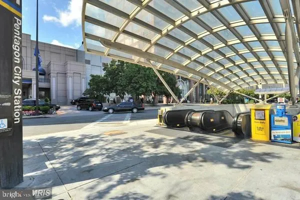 $2,200 | 1300 South Arlington Ridge Road, Unit 618, Arlington, VA 22202