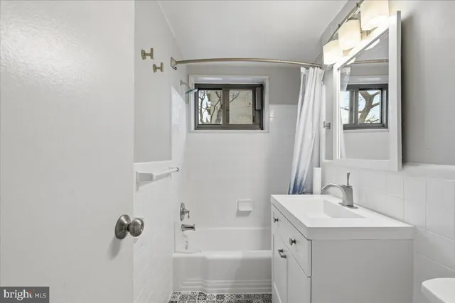 $2,200 | 1300 South Arlington Ridge Road, Unit 618, Arlington, VA 22202