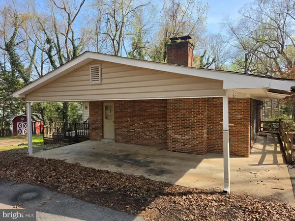 a view of a house with porch