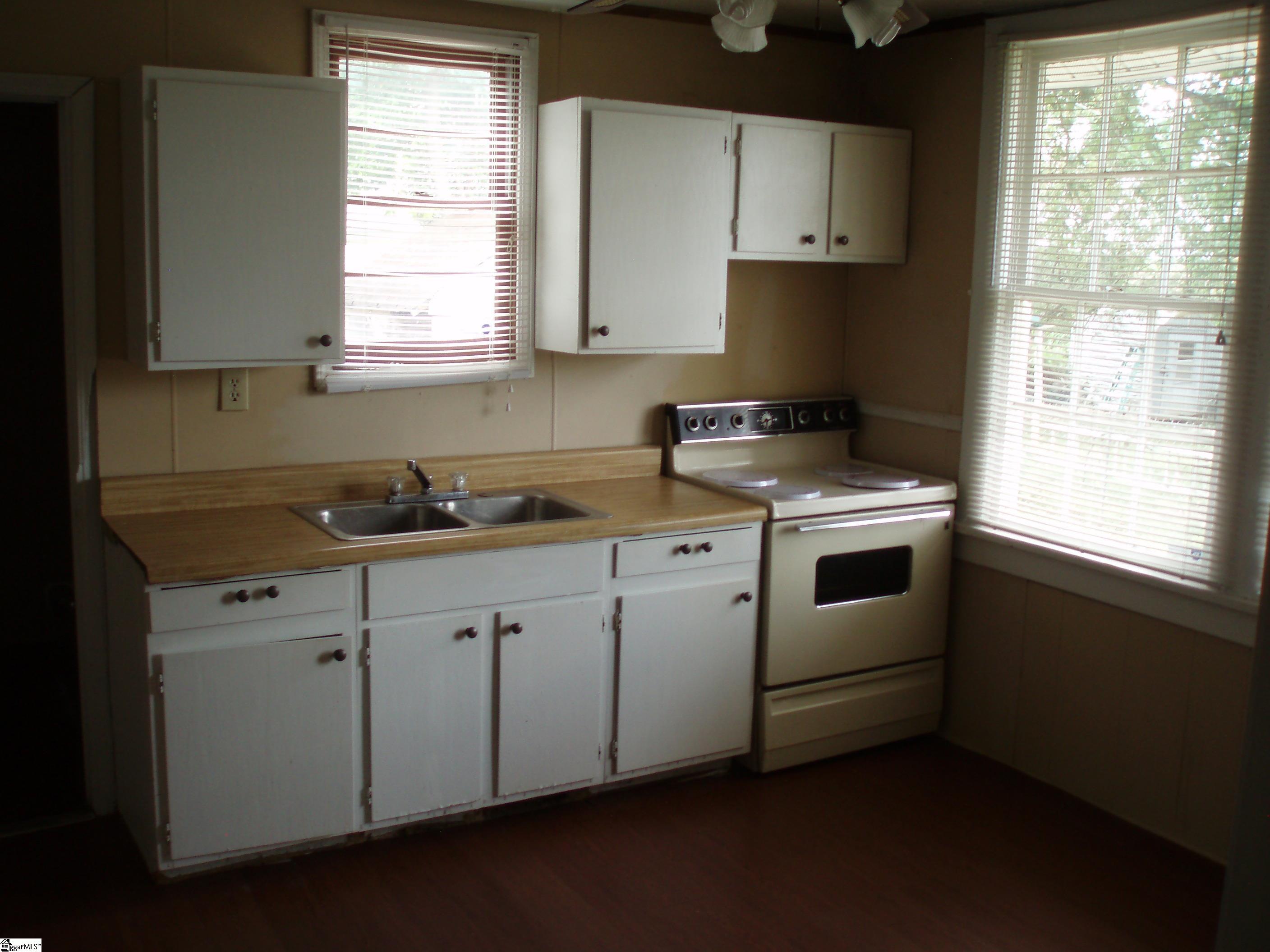 8140 7th Street Boiling Springs, SC 29316 - Photo 5 of 13 Gallery Image 5