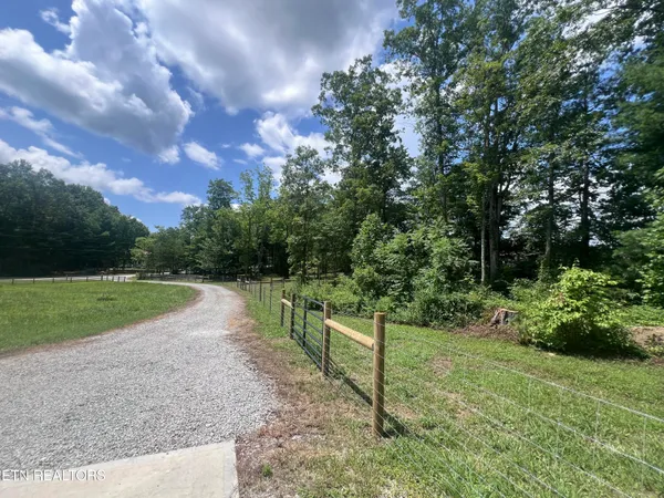 $459,000 | 213 Indian Rock Trail, Jamestown, TN 38556