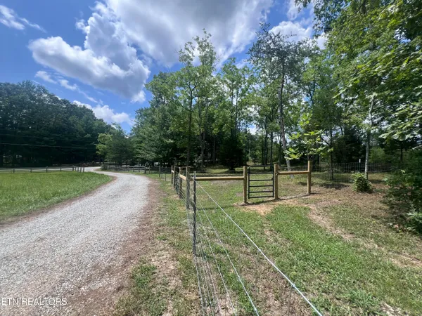 $459,000 | 213 Indian Rock Trail, Jamestown, TN 38556